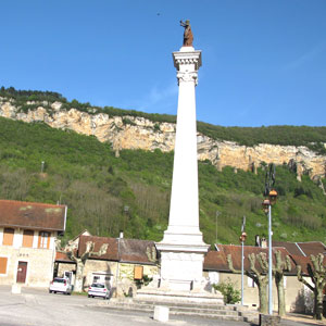 The village square and its monolith 